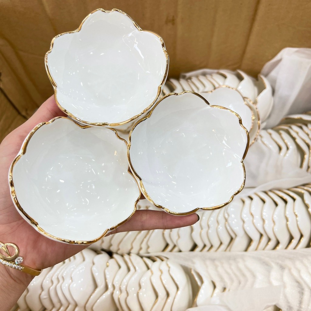 Hoa nến vẽ vàng