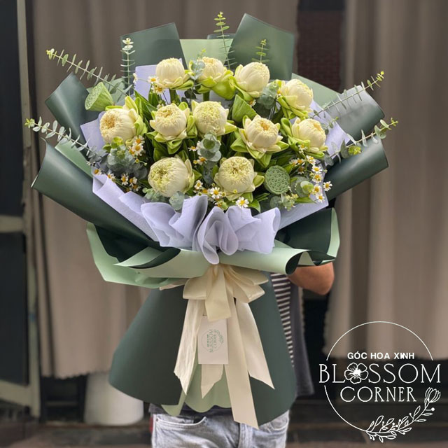 Bó hoa tươi đầy màu sắc từ Góc Hoa Xinh, shop hoa tươi uy tín tại Quận 7, mang đến sự tươi mới và tinh tế cho mọi dịp