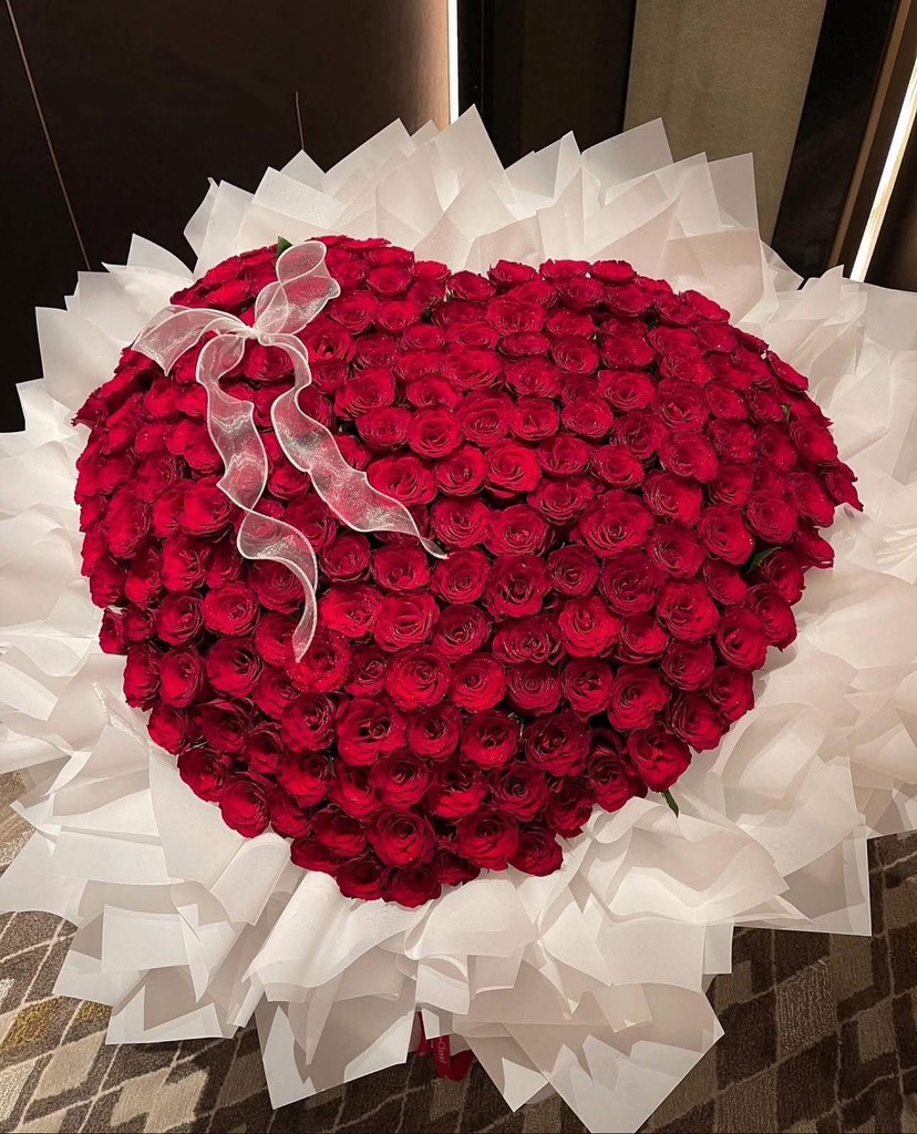 bó hồng trái tim to