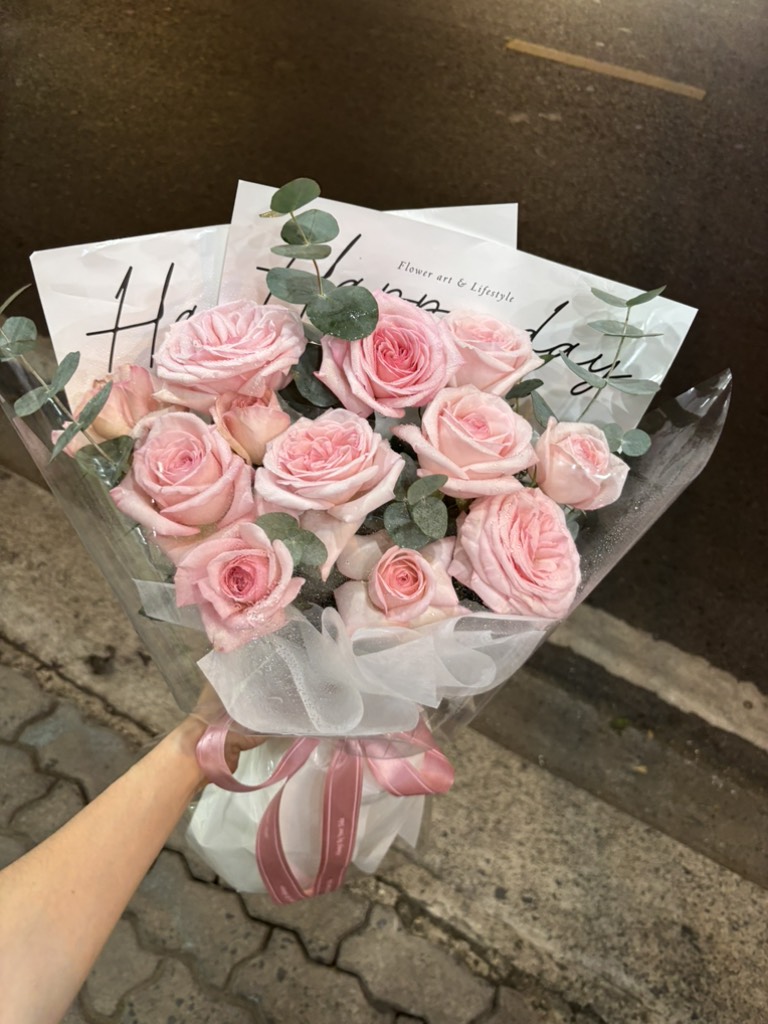 Bó hồng ohara mix lá bạc