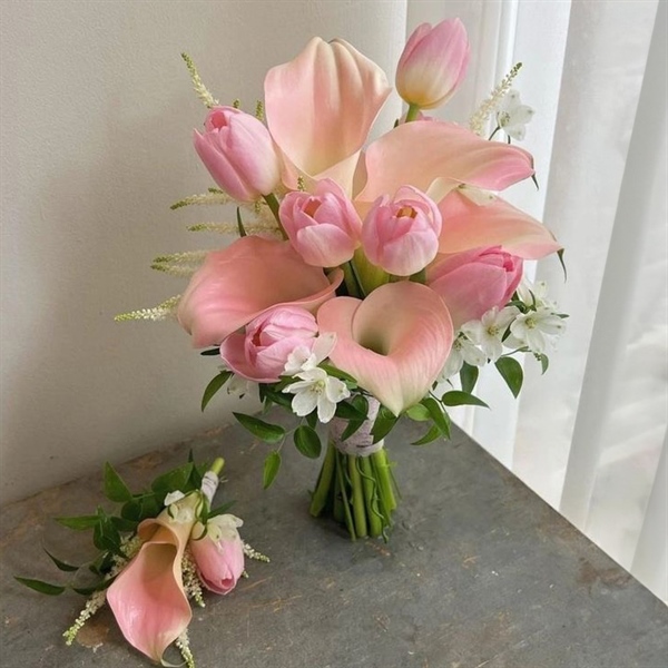 Hoa cưới tulip mix cally hồng SP000052