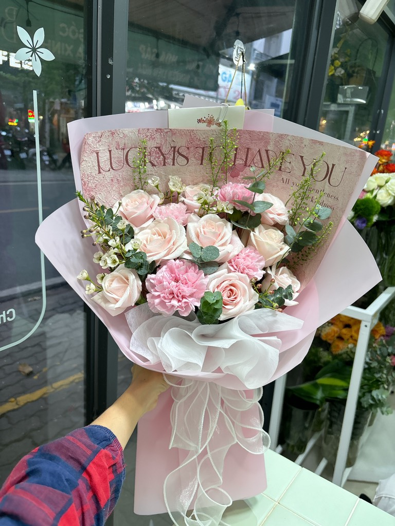 Bó hoa hồng mix phăng