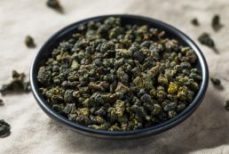 Tiêu chuẩn xuất khẩu trà Oolong với quy trình chuẩn, đảm bảo từng bước đều tuân thủ các tiêu chuẩn khắt khe