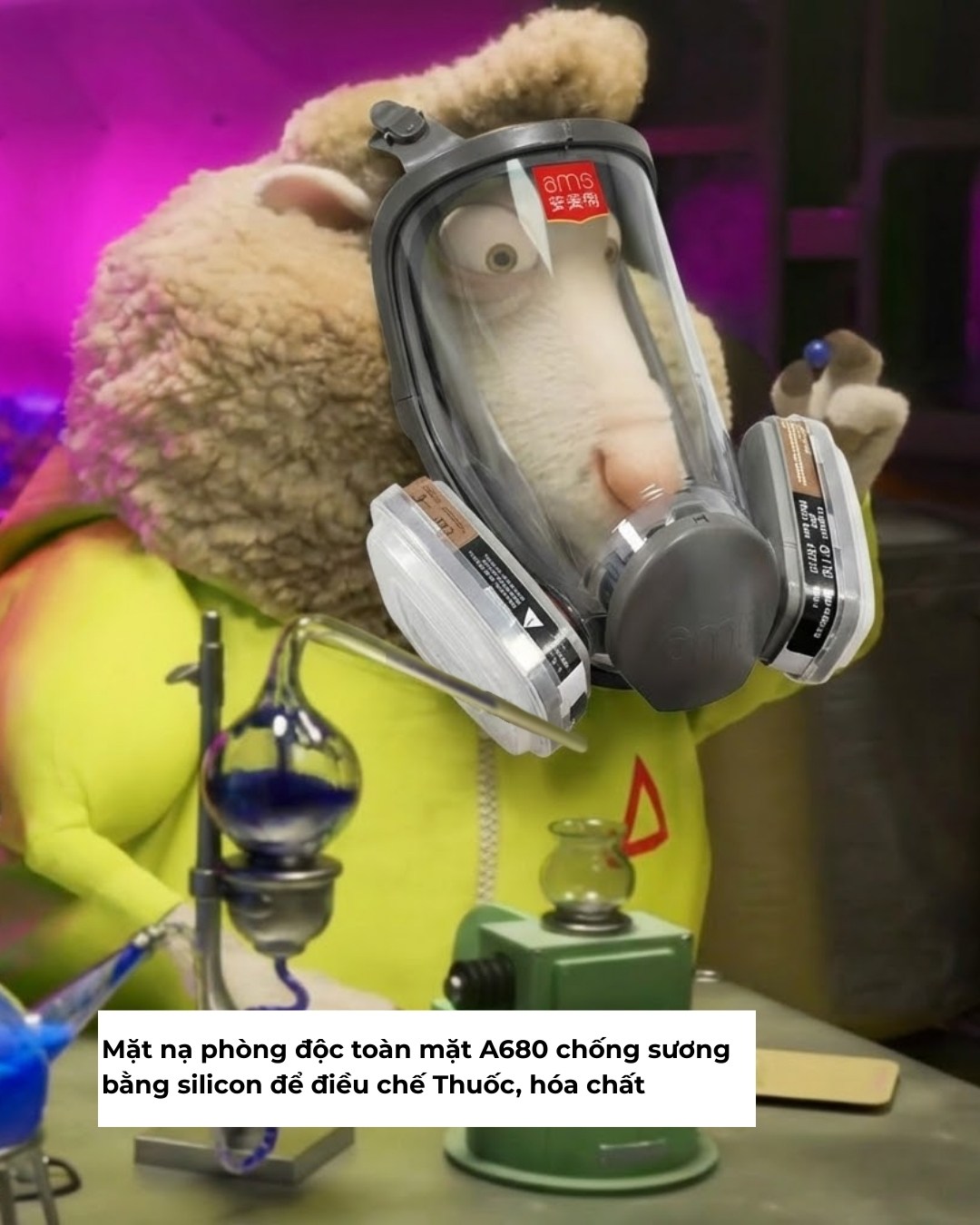 Mặt nạ phòng độc đương nhiên để chế hóa chất rồi ạ!