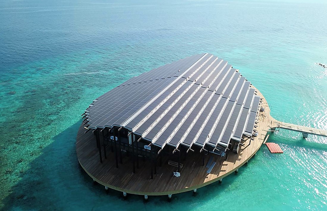 Một số resort ở Maldives - đảo quốc ở Nam Á hiện sử dụng hoàn toàn năng lượng mặt trời cho các hoạt động của mình.