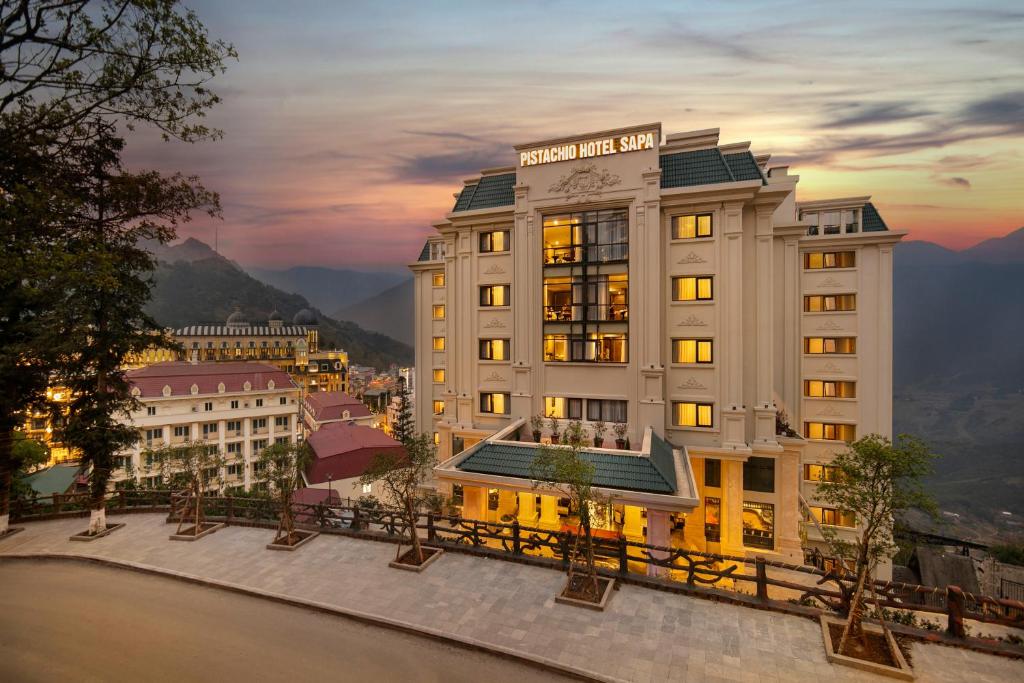 Combo Sa Pa 2N1Đ: Pistachio Hotel Sapa 4 sao + Xe giường nằm khứ hồi