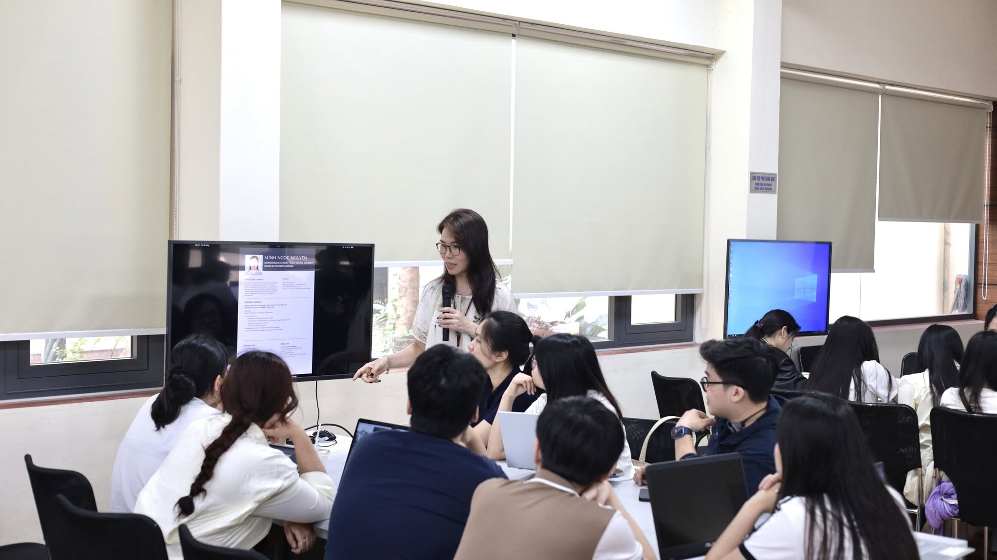 KHI TẤM BẰNG SẮP TRAO TAY – HÀNH TRANG NÀO CHO NHỮNG BƯỚC ĐI ĐẦU TIÊN VÀO NGHỀ NGHIỆP?