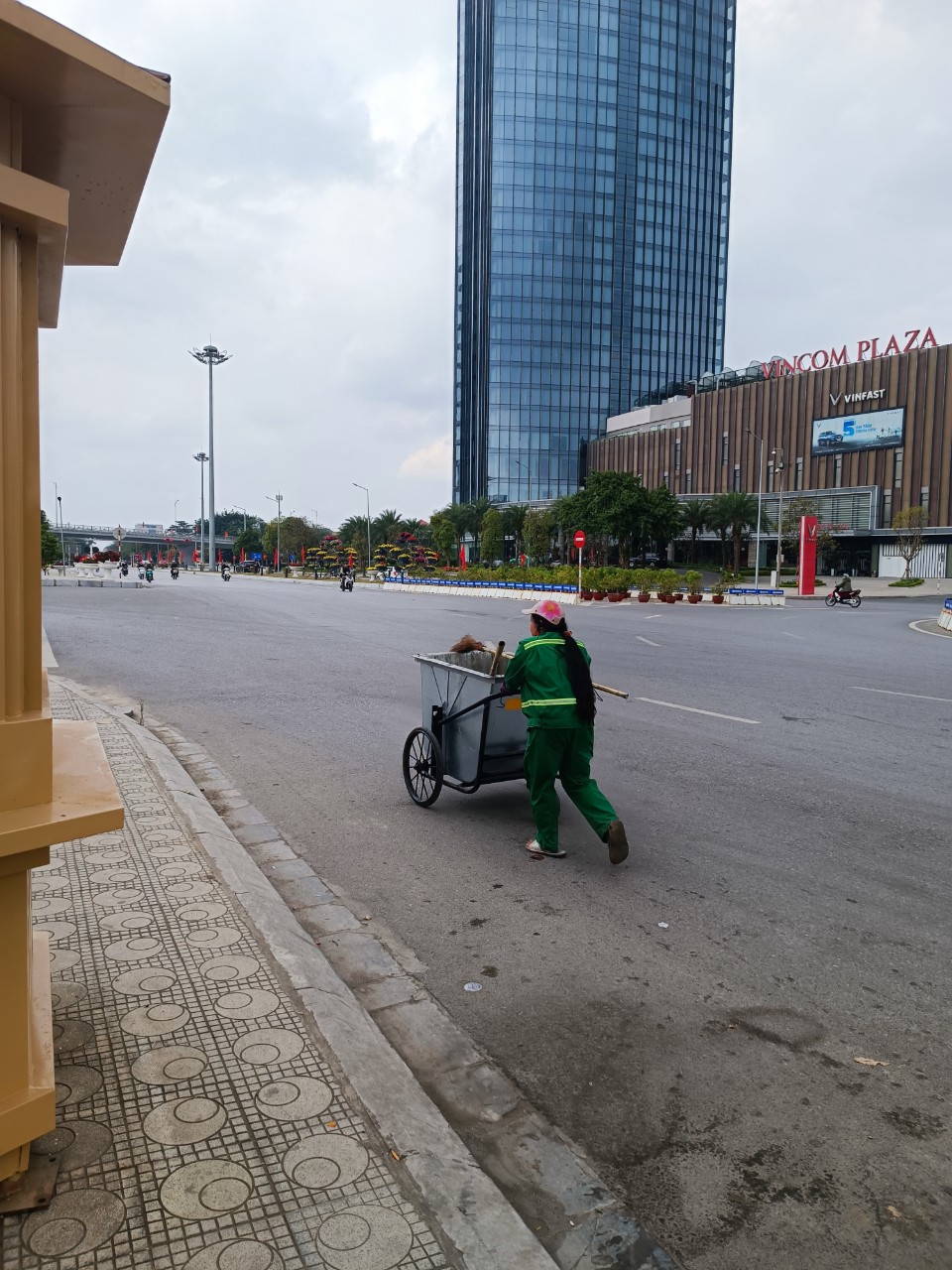 NHỮNG NGƯỜI KHÔNG NGHỈ TẾT VÌ MÔI TRƯỜNG