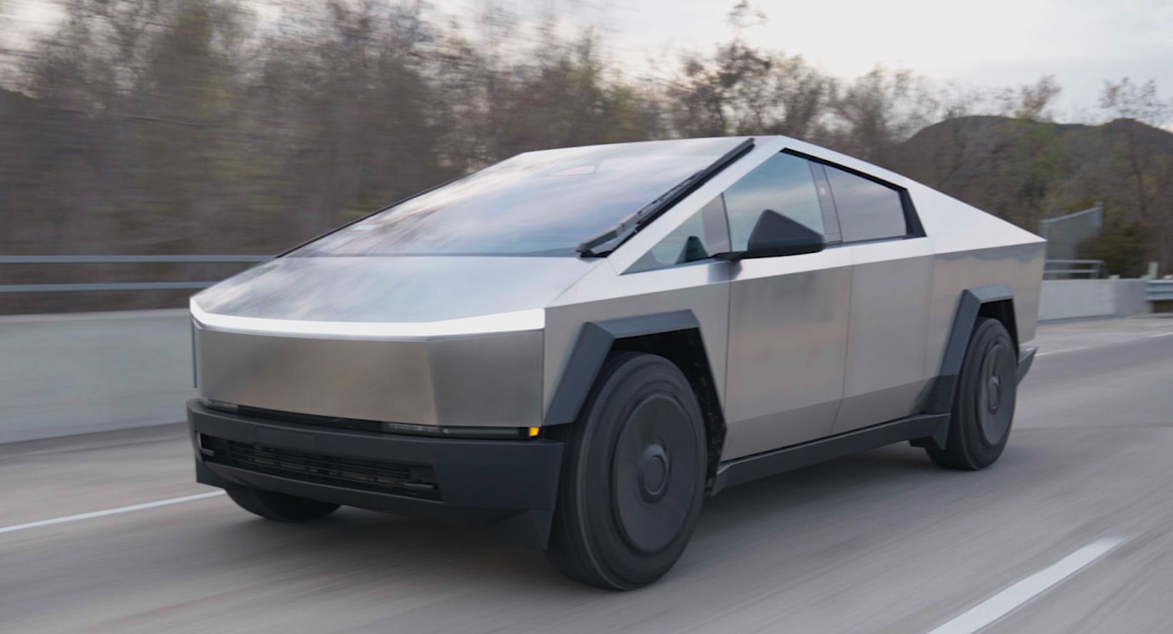 Tesla Cybertruck từ tương lai sau 16.000km: Liệu có ngon như Elon Musk quảng cáo?