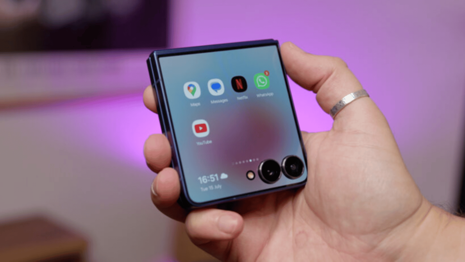 Samsung Galaxy Z Flip8 ra mắt: Thiết kế mỏng nhẹ, màn hình ngoài lớn và AI thông minh hơn