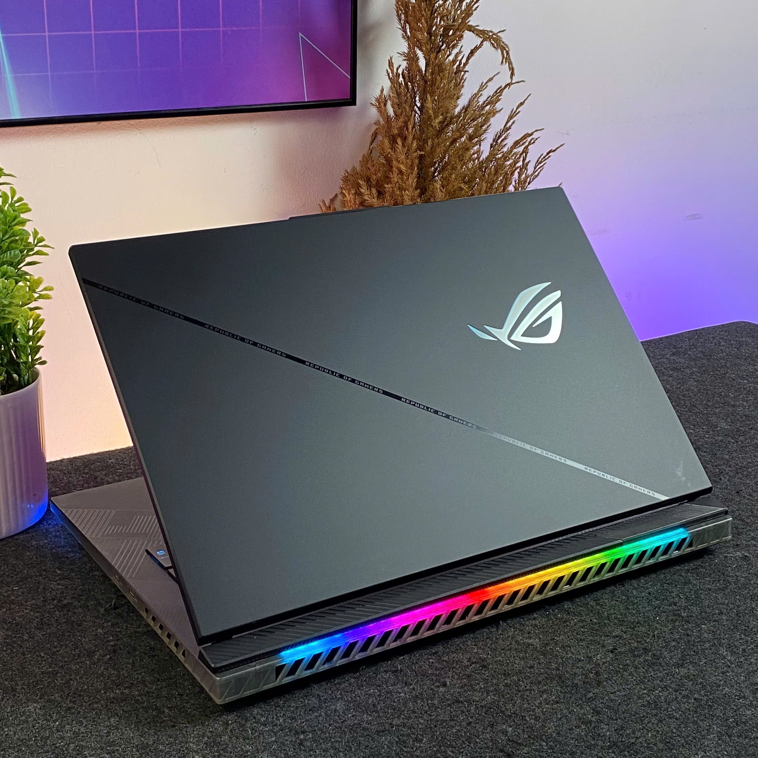 ASUS ROG STRIX SCAR 18 2024 (Core i9-14900HX, RTX 4080 12Gb) - USED 99%