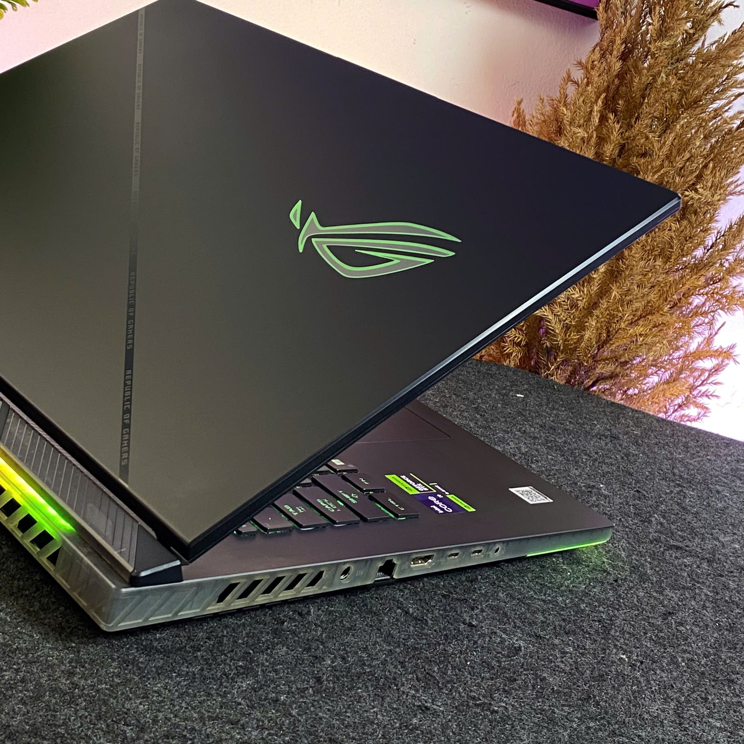 ASUS ROG STRIX SCAR 18 2024 (Core i9-14900HX, RTX 4080 12Gb) - USED 99%