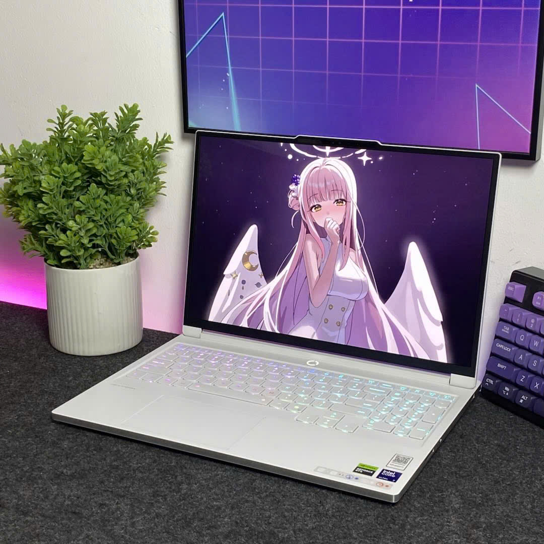 LENOVO LEGION 7 2025 Glacier White (Core Ultra 7-255HX, RTX 5060 8Gb) - USED 99%