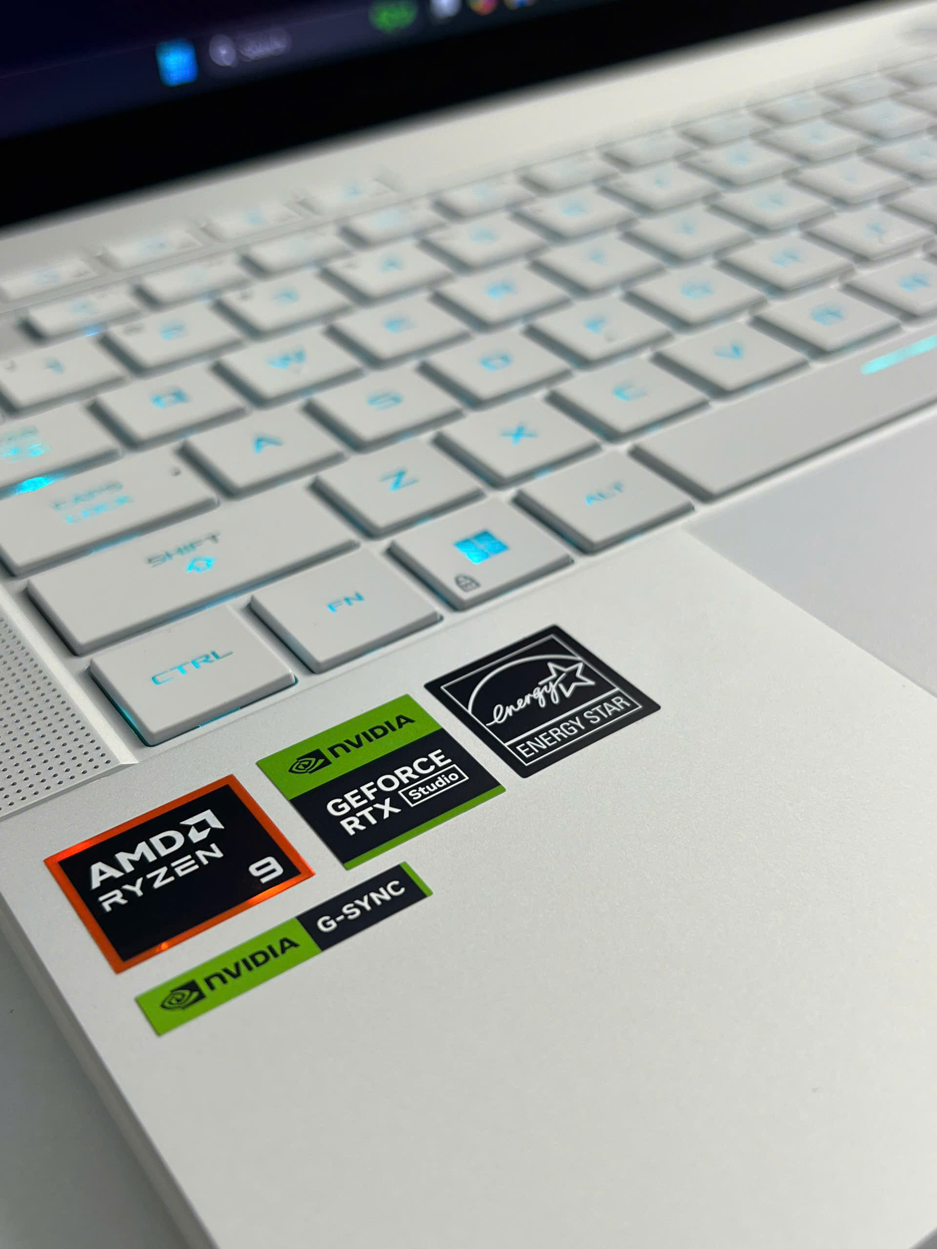 ASUS ROG ZEPHYRUS G14 2024 (Ryzen 9-8945HS, RTX 4060 8Gb) - USED 98%