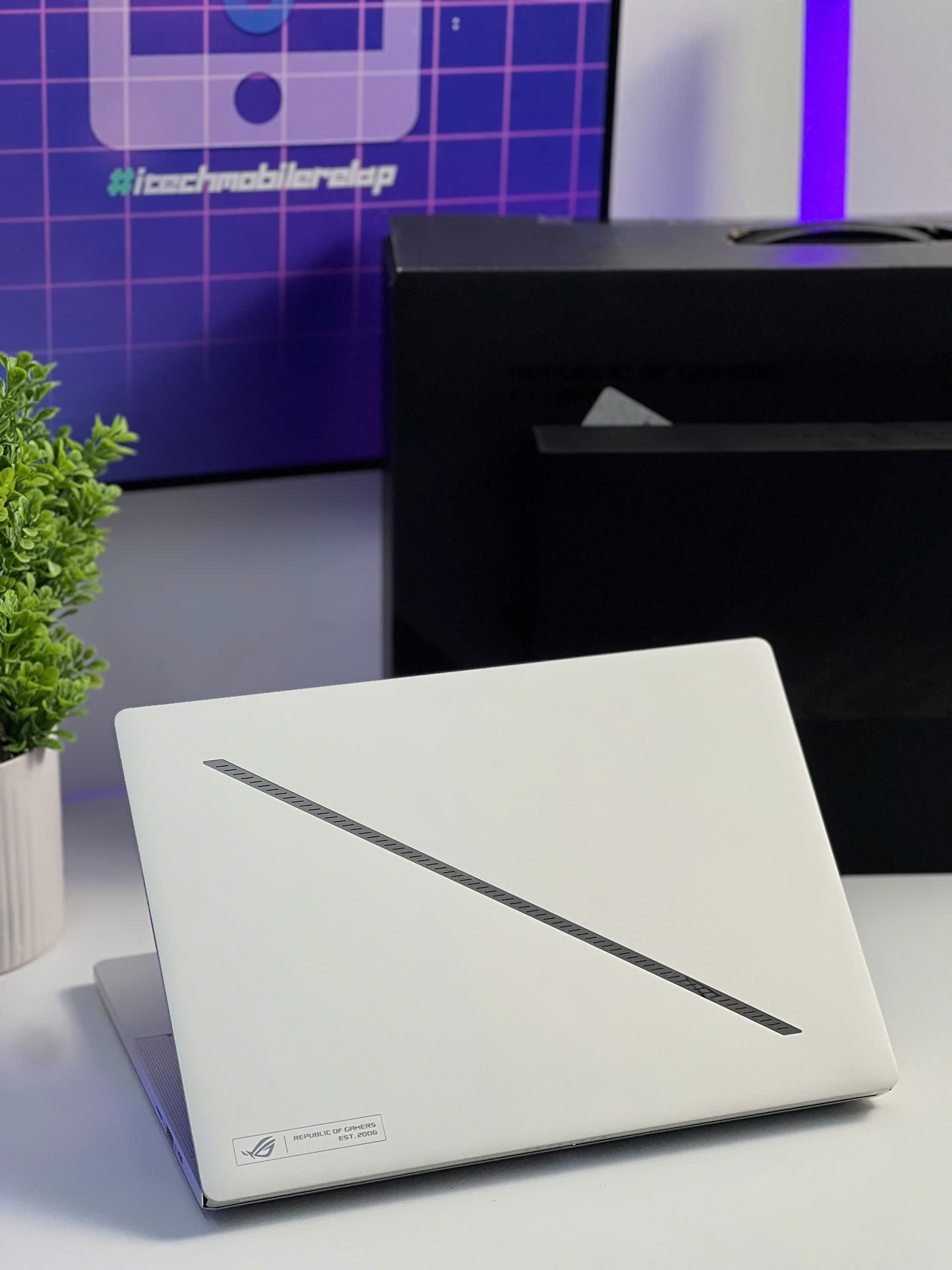 ASUS ROG ZEPHYRUS G14 2024 (Ryzen 9-8945HS, RTX 4060 8Gb) - USED 98%