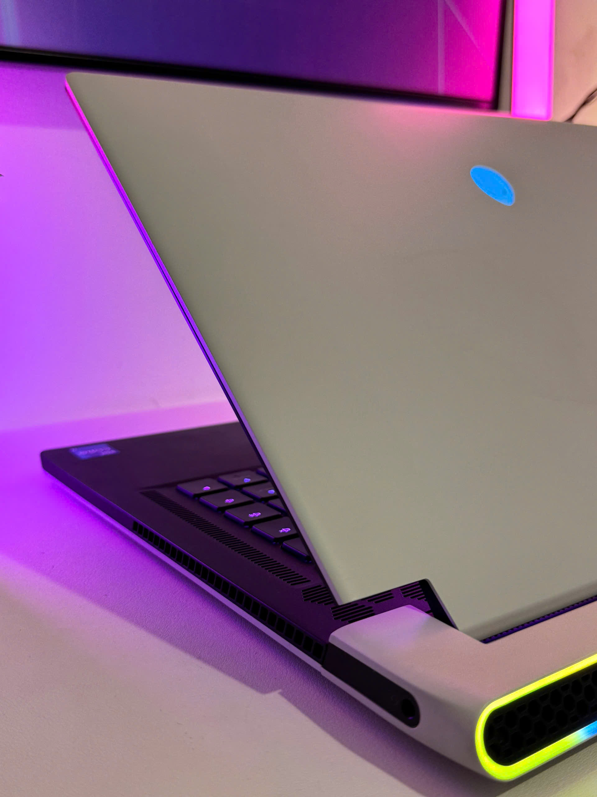 DELL ALIENWARE X15 R2 (Core i7-12700H, RTX 3070Ti 8Gb) - USED 99%