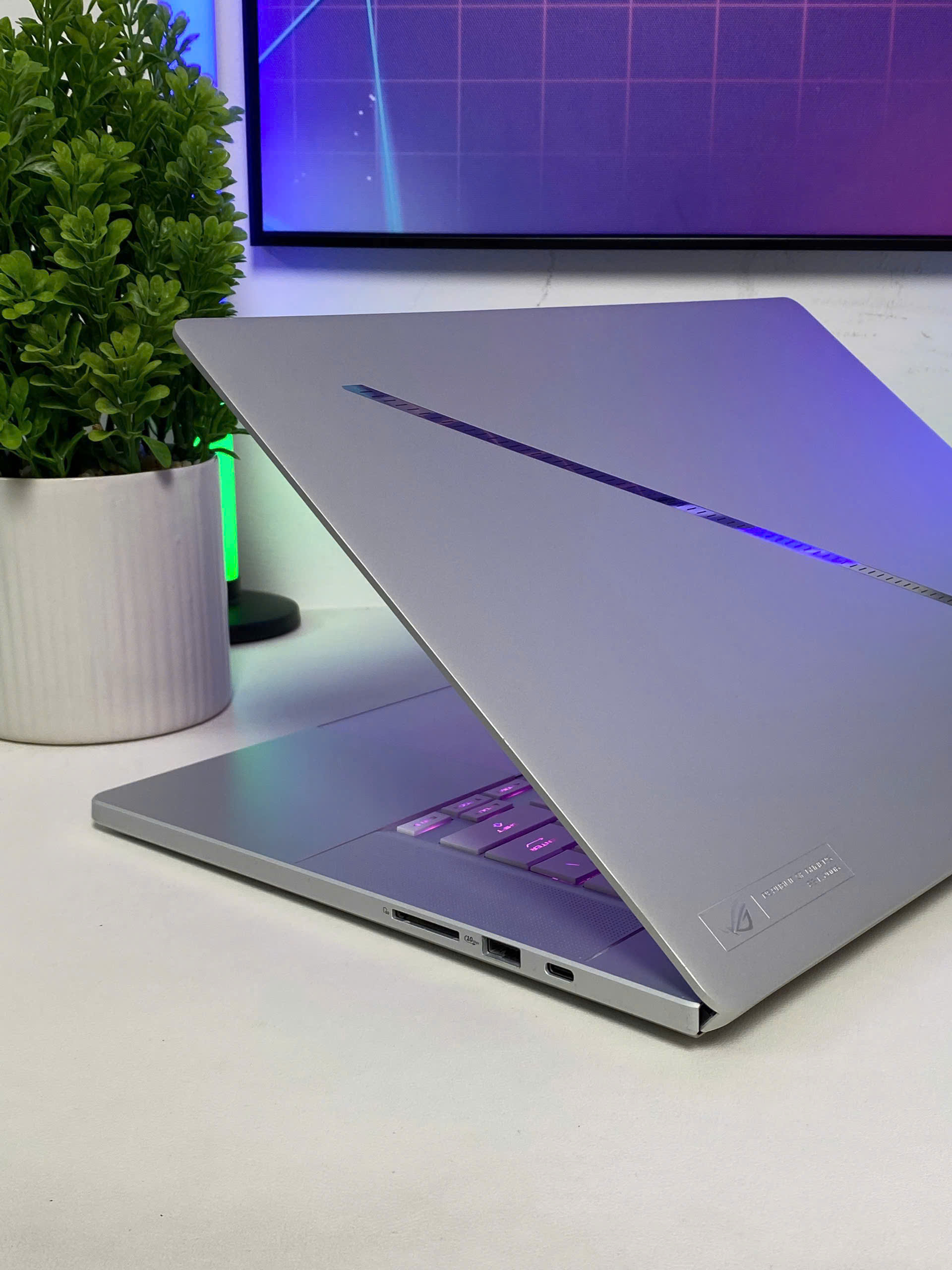 ASUS ROG ZEPHYRUS G16 2024 (Core Ultra 9-185H, RTX 4060 8Gb) - USED 99%