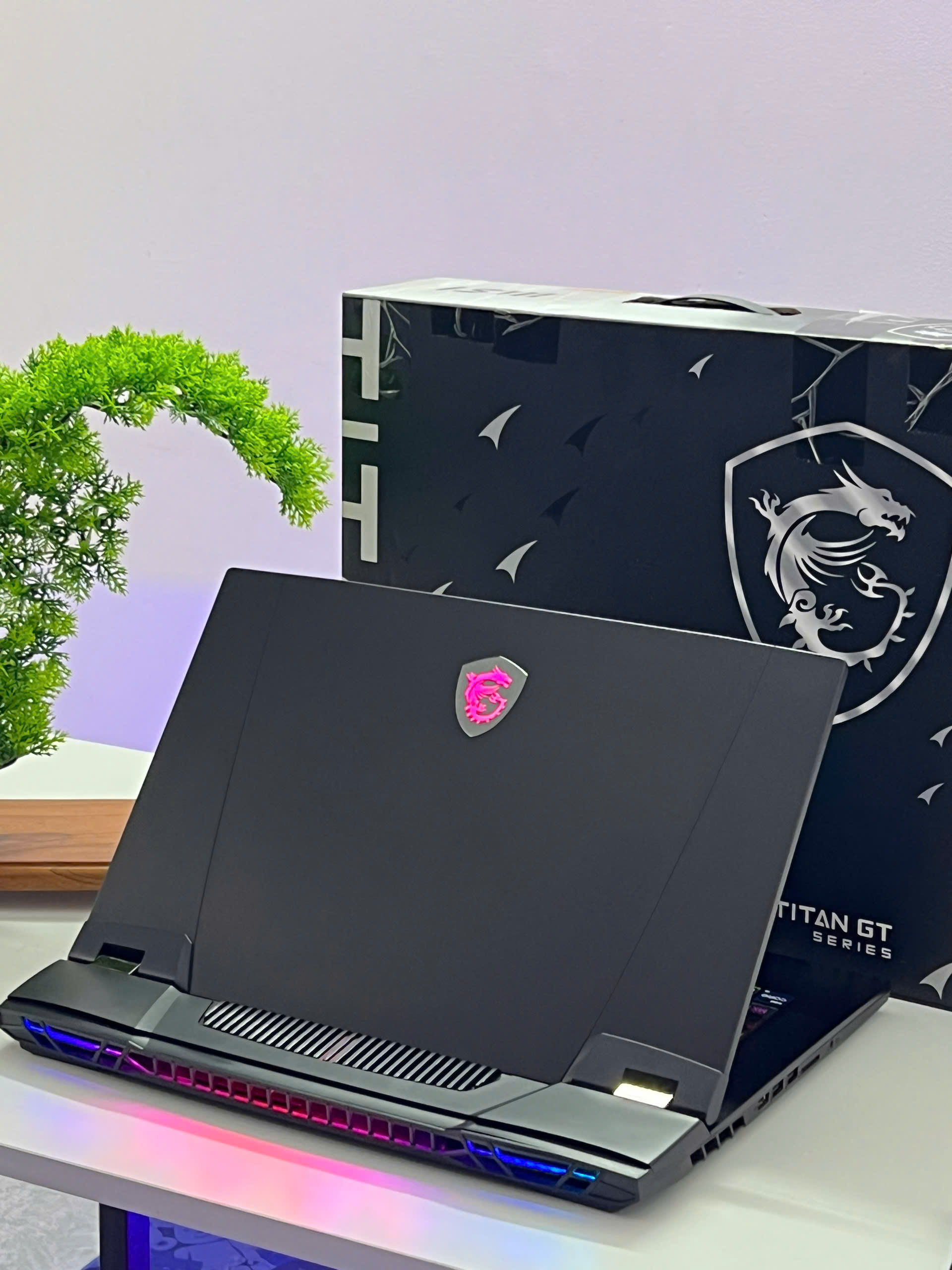 MSI TITAN GT77HX (Core i9-13980HX, RTX 4090 16Gb) - USED 99%