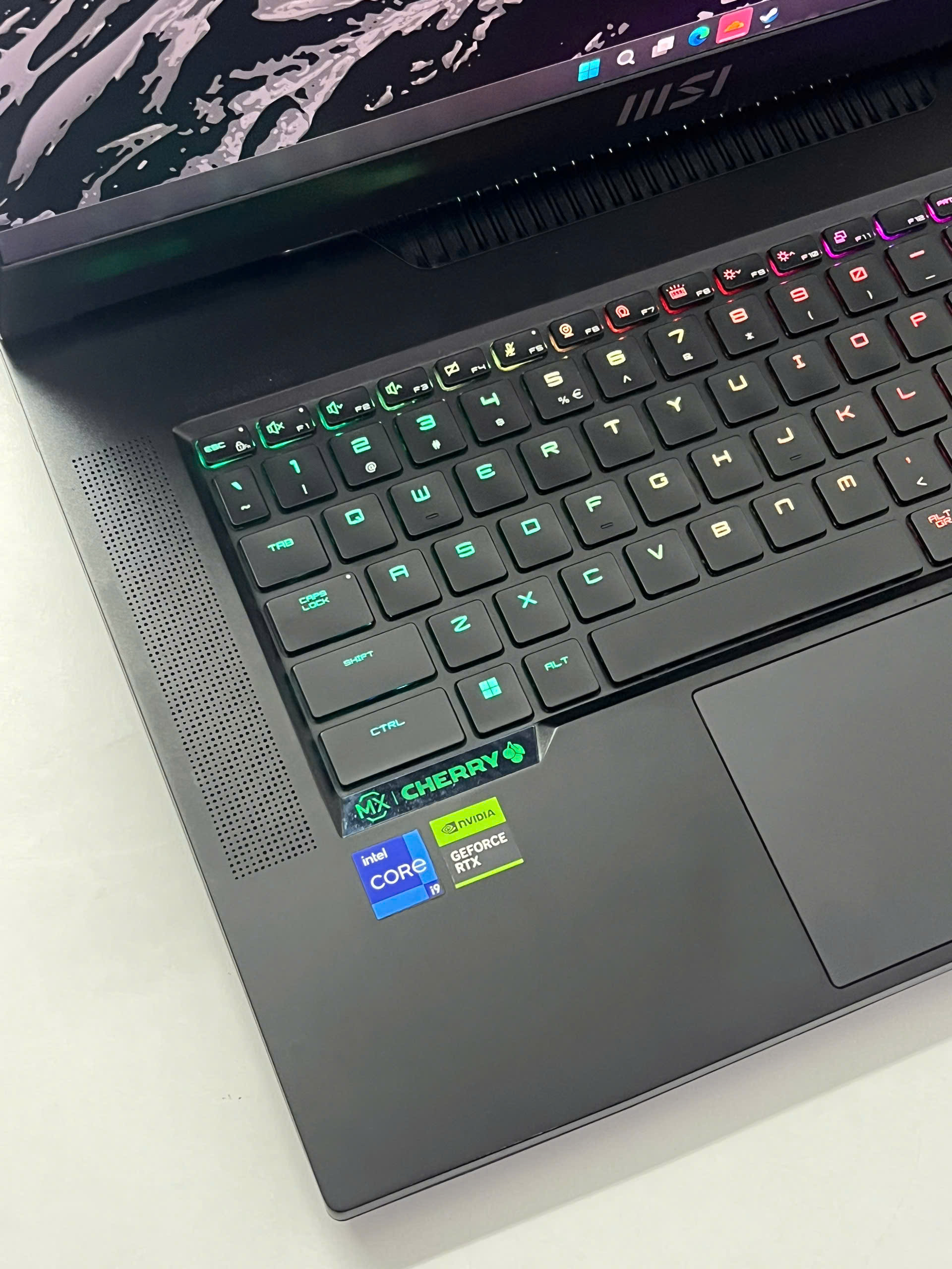 MSI TITAN GT77HX (Core i9-13980HX, RTX 4090 16Gb) - USED 99%