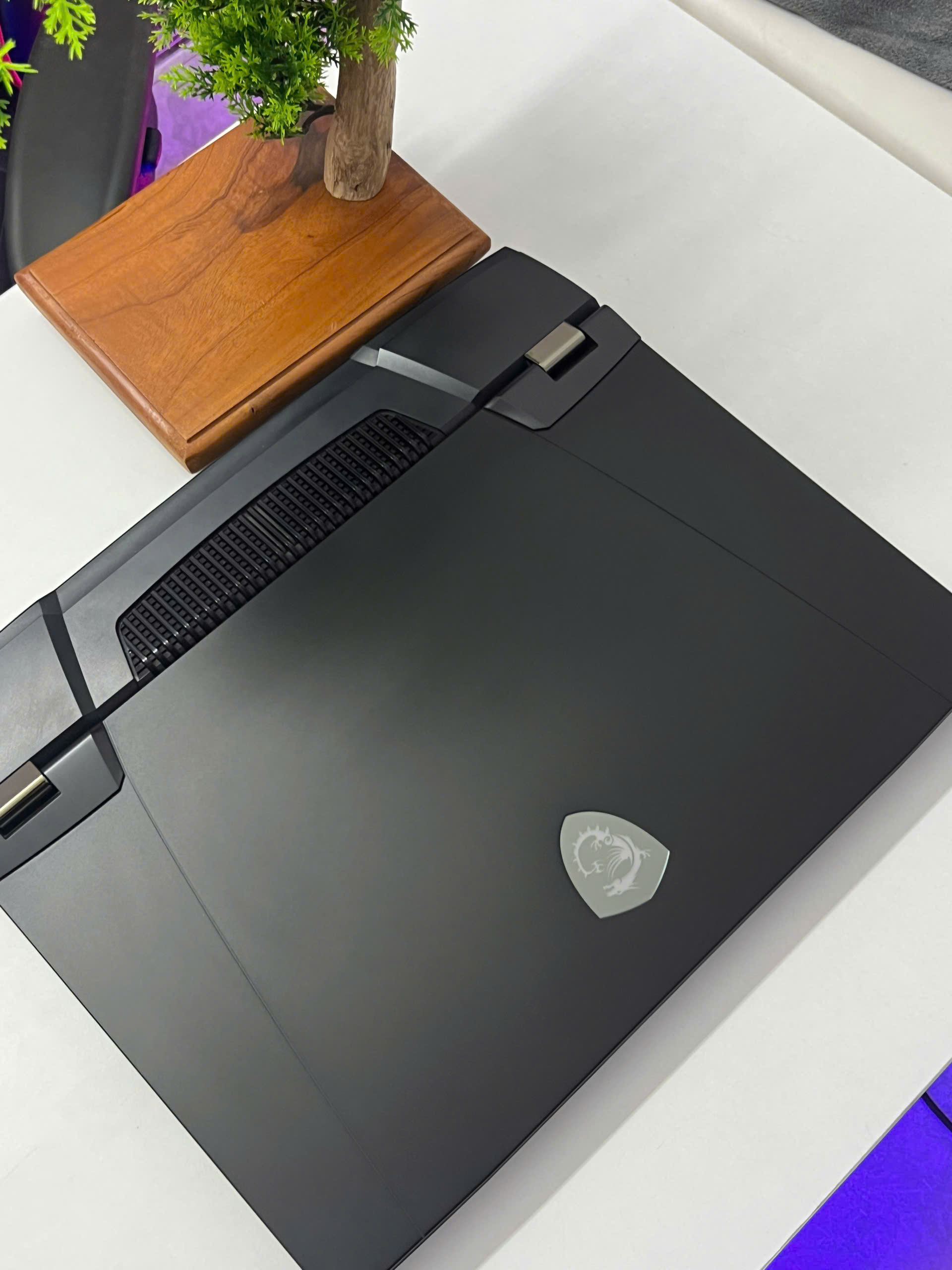 MSI TITAN GT77HX (Core i9-13980HX, RTX 4090 16Gb) - USED 99%