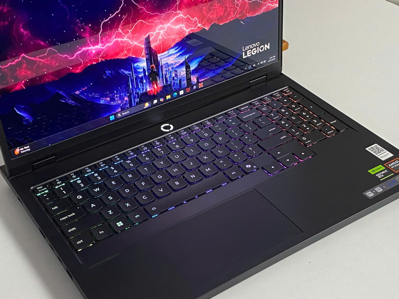 LENOVO LEGION 5 Pro 2025 (Ryzen 7-8745HX, RTX 5060 8Gb, OLED) - LIKENEW