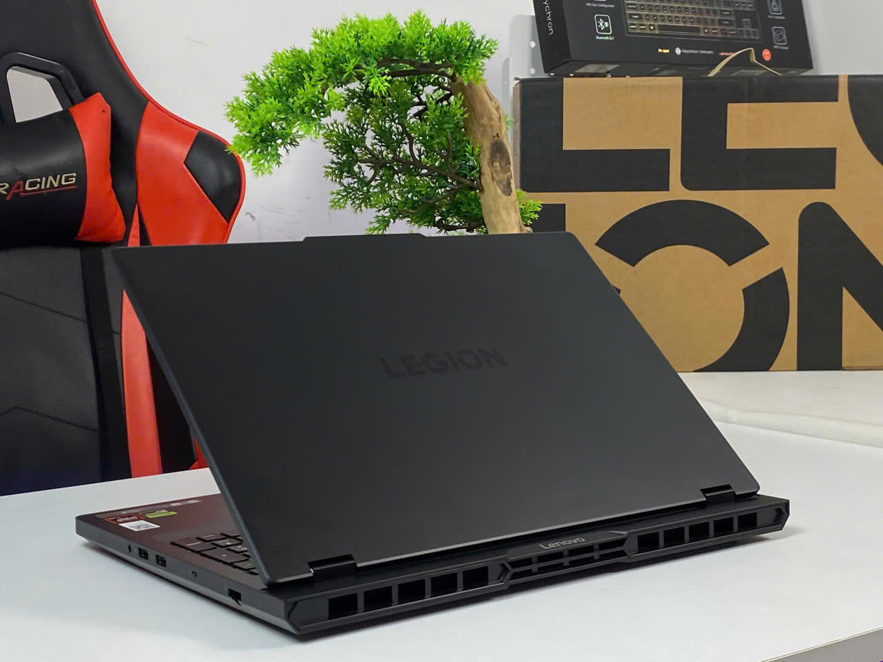 LENOVO LEGION 5 Pro 2025 (Ryzen 7-8745HX, RTX 5060 8Gb, OLED) - LIKENEW