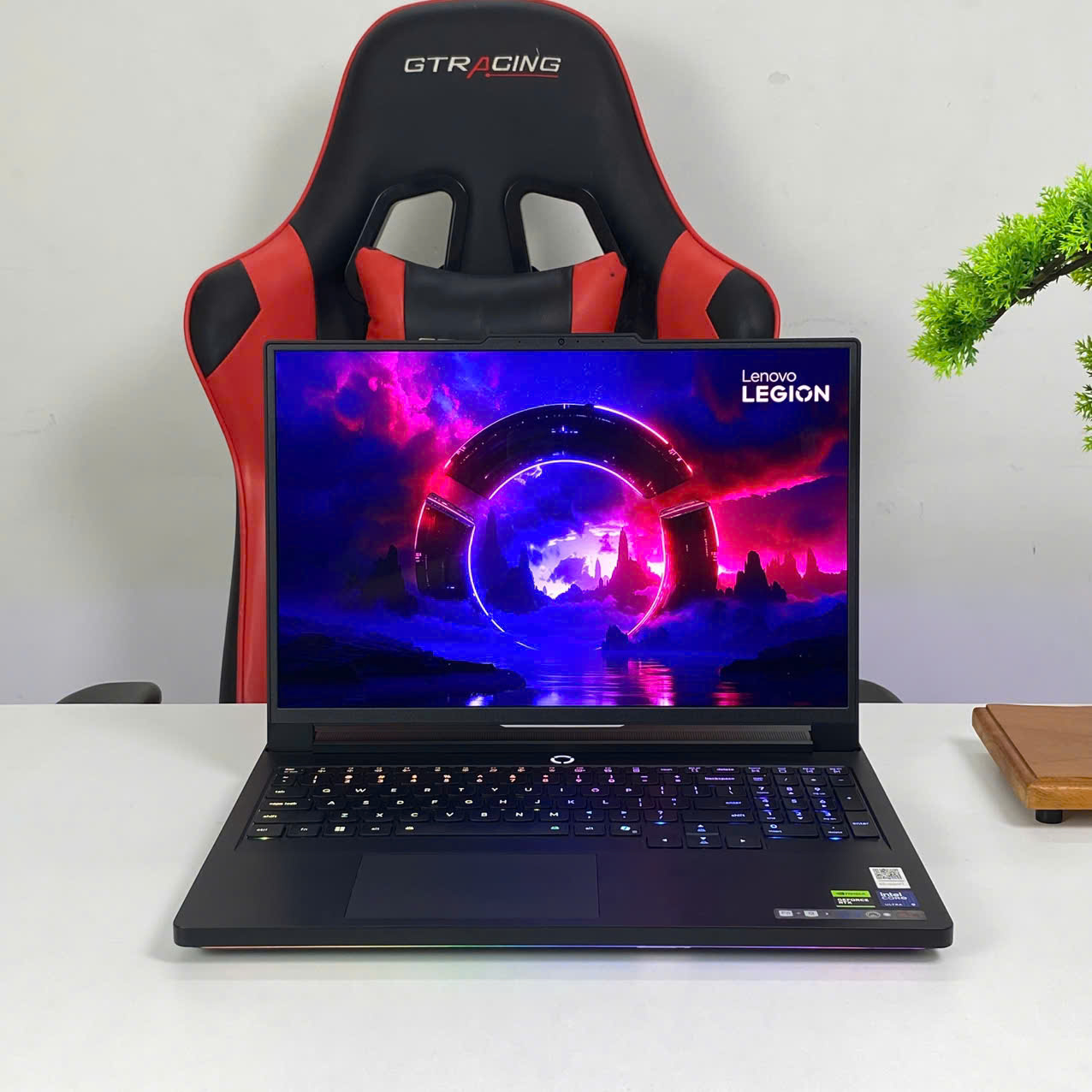 LENOVO LEGION PRO 7i 2025 (Core Ultra 9 275HX, RTX 5070Ti 12Gb) - LIKENEW