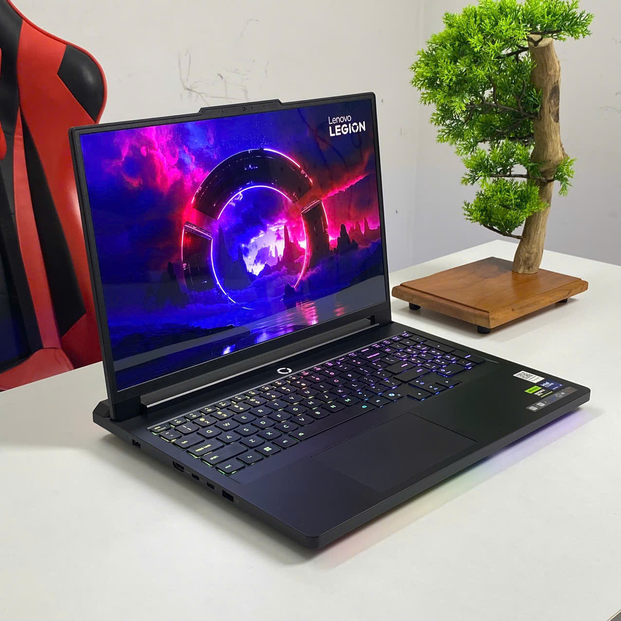 LENOVO LEGION PRO 7i 2025 (Core Ultra 9 275HX, RTX 5070Ti 12Gb) - LIKENEW
