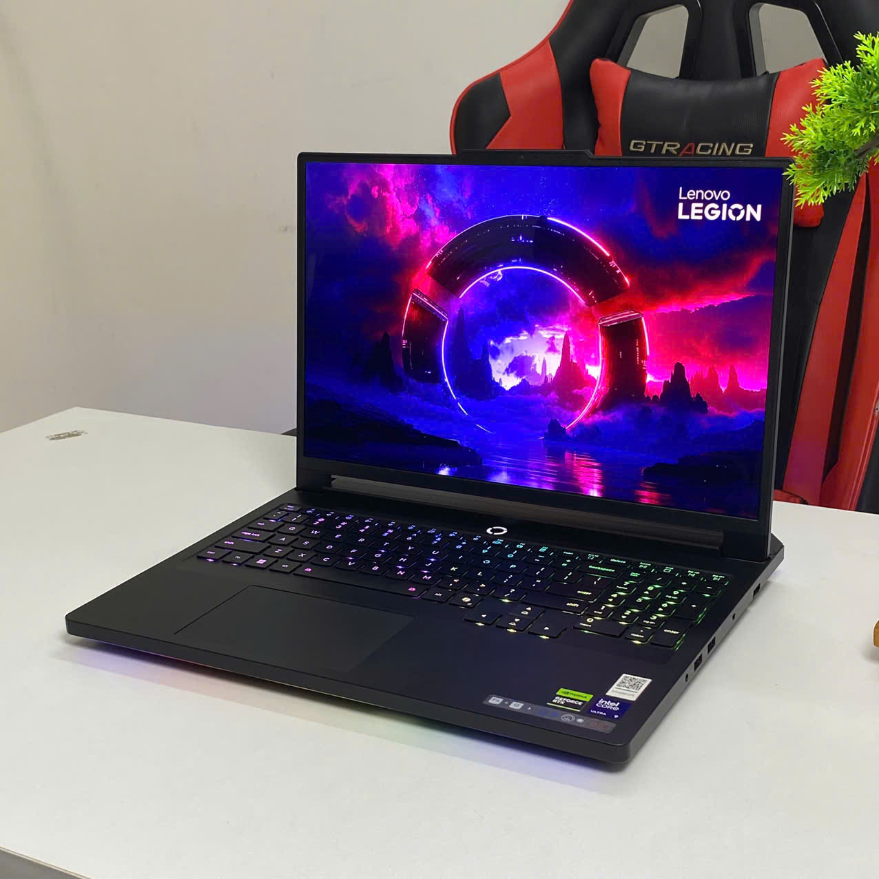 LENOVO LEGION PRO 7i 2025 (Core Ultra 9 275HX, RTX 5070Ti 12Gb) - LIKENEW
