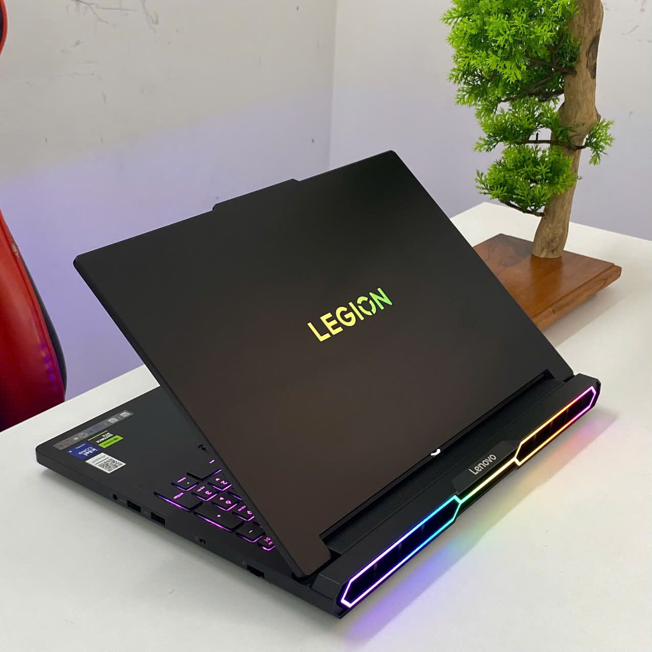 LENOVO LEGION PRO 7i 2025 (Core Ultra 9 275HX, RTX 5070Ti 12Gb) - LIKENEW