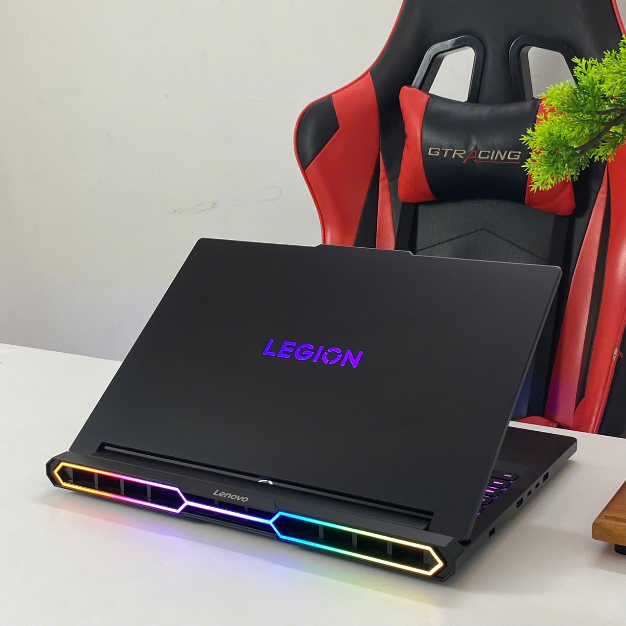 LENOVO LEGION PRO 7i 2025 (Core Ultra 9 275HX, RTX 5070Ti 12Gb) - LIKENEW