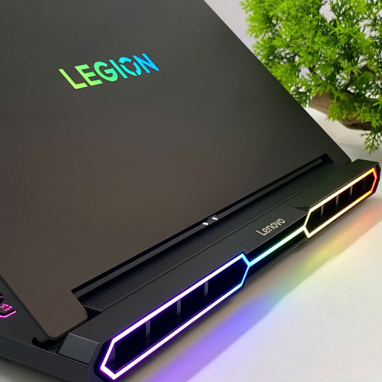 LENOVO LEGION PRO 7i 2025 (Core Ultra 9 275HX, RTX 5070Ti 12Gb) - LIKENEW
