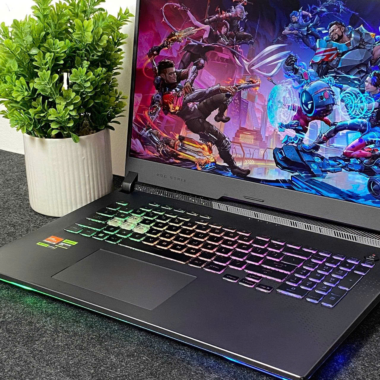 ASUS ROG STRIX G17 2023 (Ryzen 9-7845HX, RTX 4060 8Gb) - USED 99%
