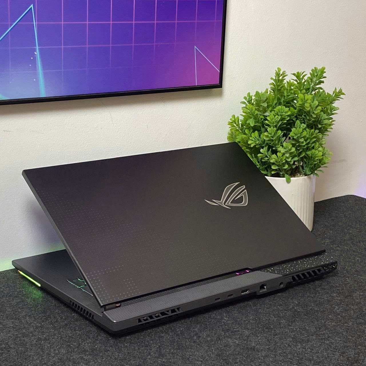 ASUS ROG STRIX G17 2023 (Ryzen 9-7845HX, RTX 4060 8Gb) - USED 99%