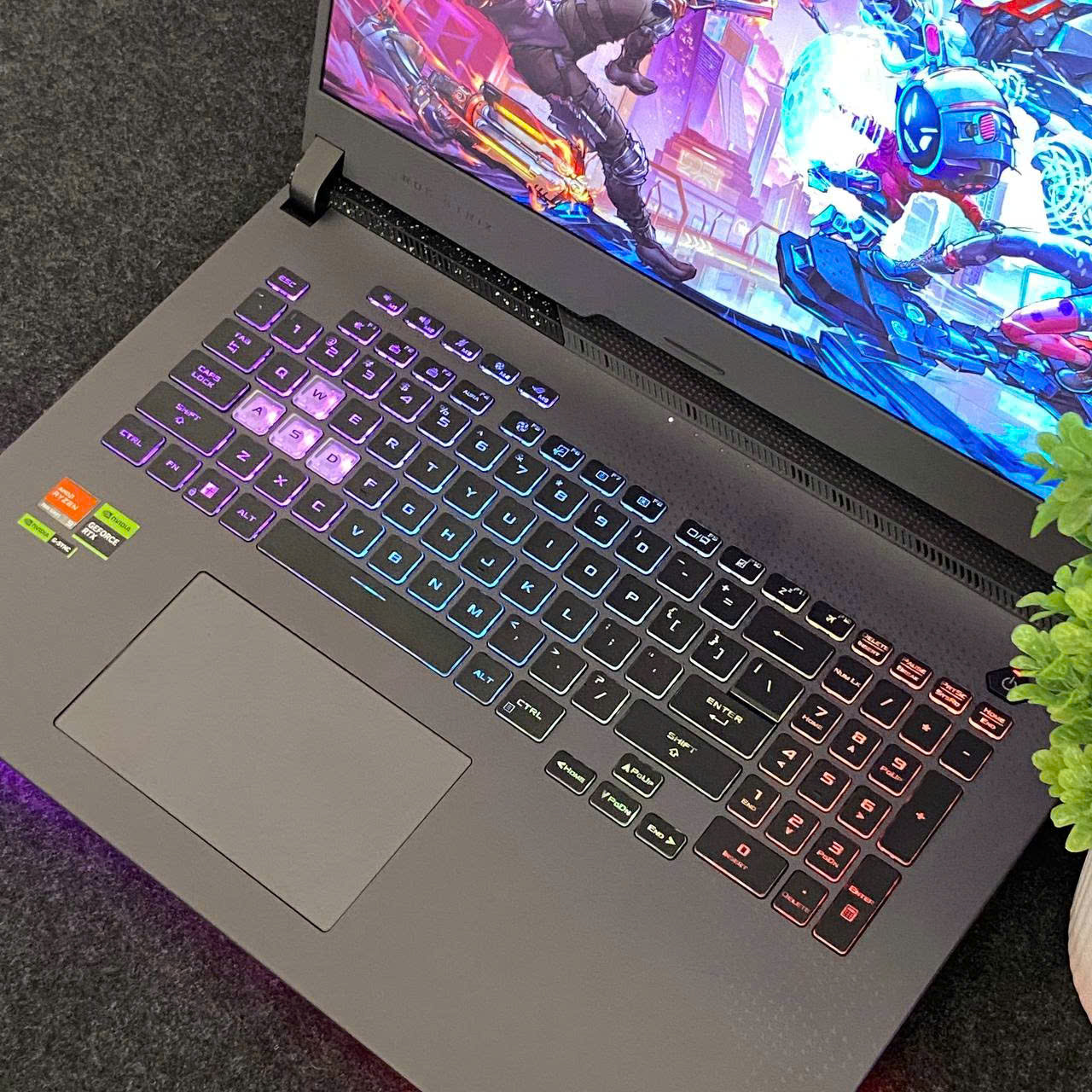 ASUS ROG STRIX G17 2023 (Ryzen 9-7845HX, RTX 4060 8Gb) - USED 99%