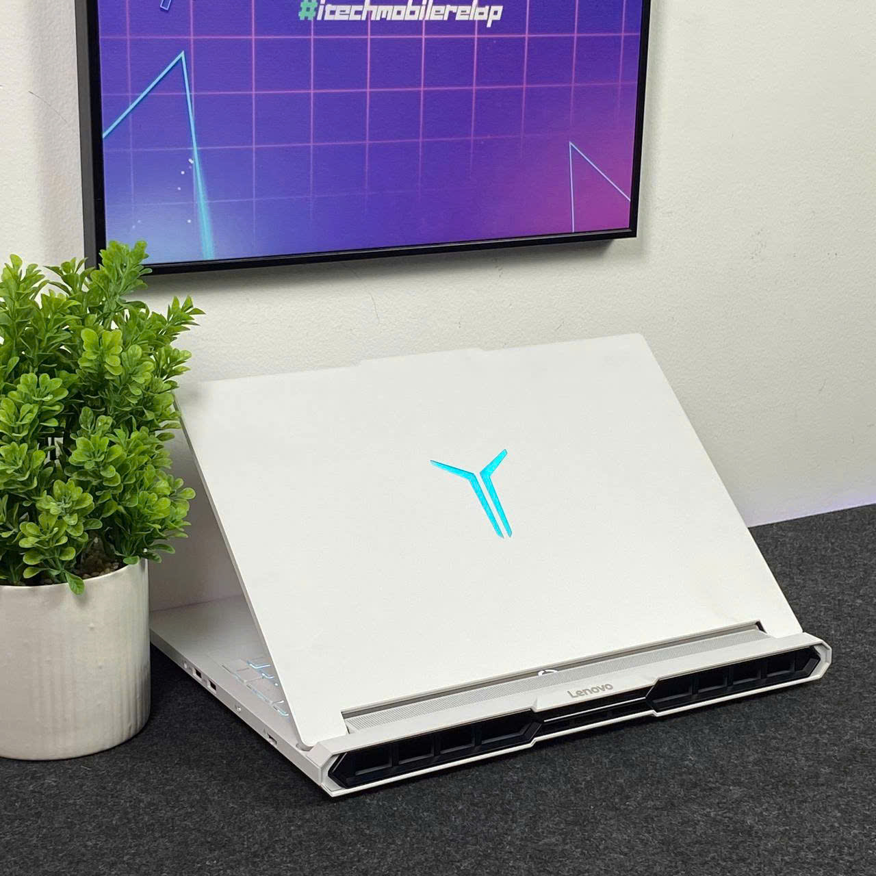 LENOVO LEGION R9000P GLACIER WHITE 2025 (Ryzen 9-8945HX, RTX 5060 8Gb) - USED 99%