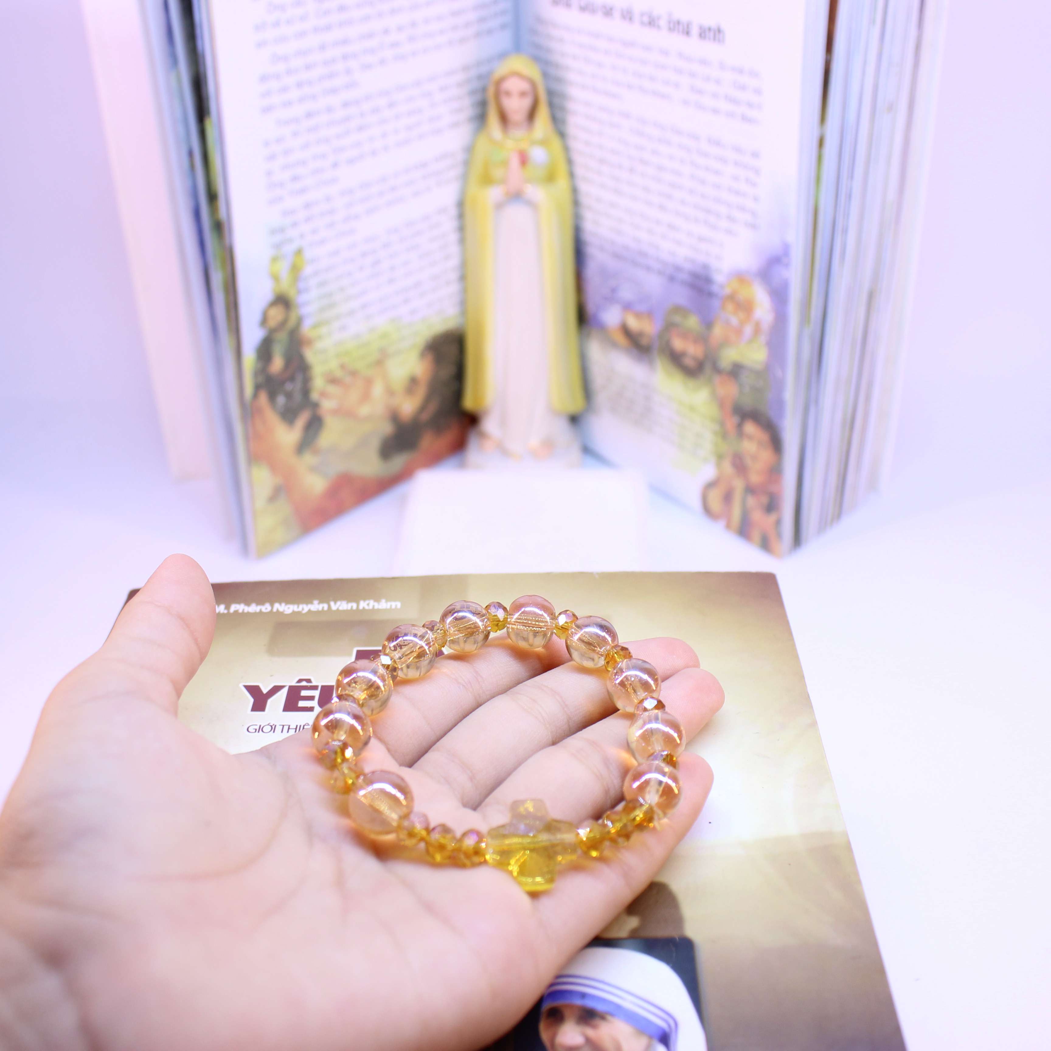 CHUỖI HẠT MÂN CÔI ĐÁ TOPAZ VÀNG MÂT ONG 10LI XEN ĐÁ TOPAZ NHỎ THÁNH GIÁ TAY NỮ XINH XẮN 10 HẠT