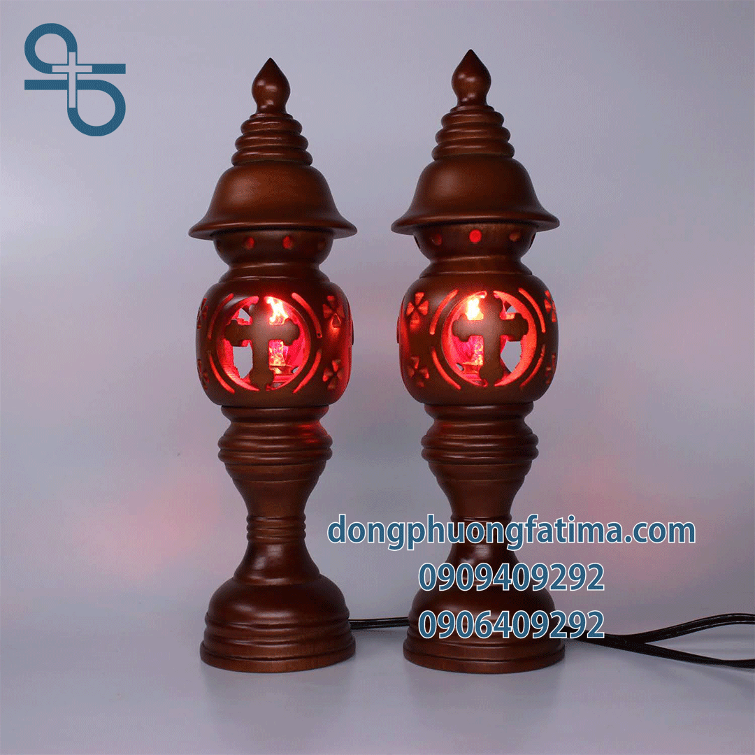 2 CÂY ĐÈN GỖ CHÓP NHỌN