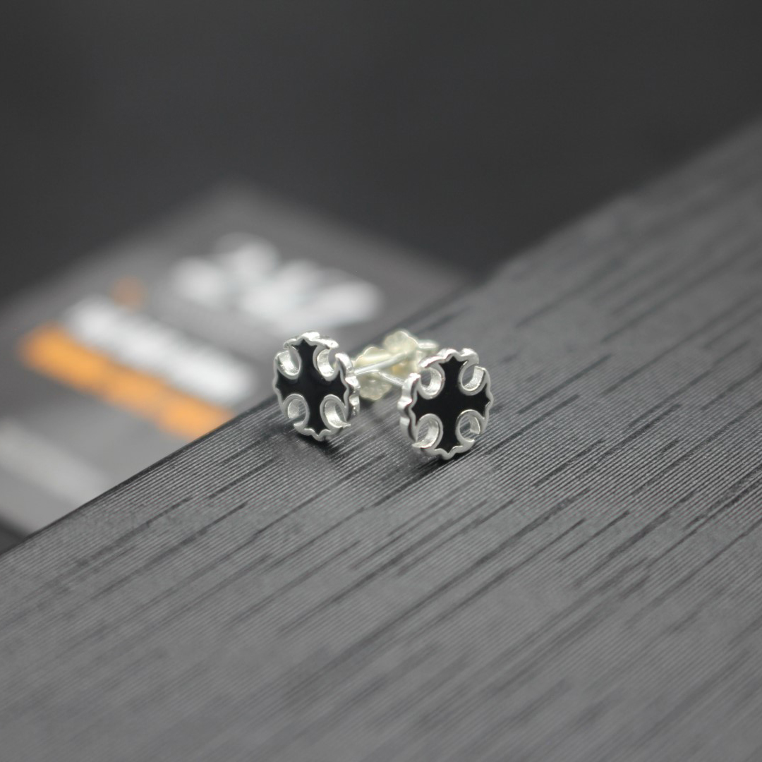 Khuyên Nam Black Cross Bạc S925 Z205 24Z Store(1 chiếc)