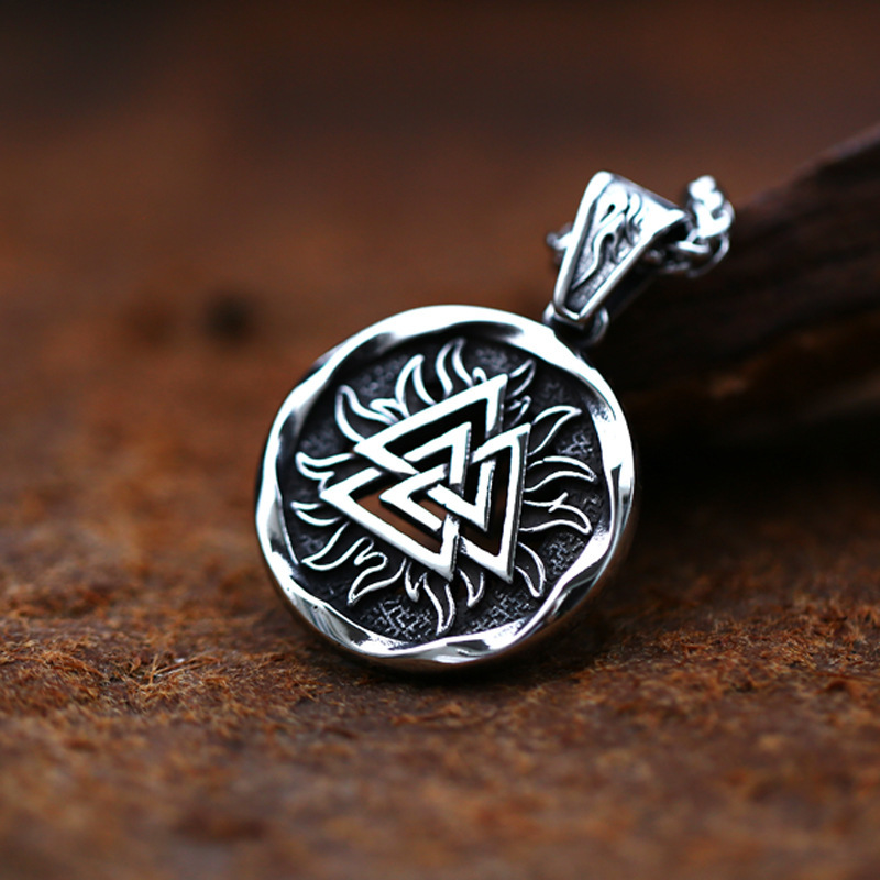 Mặt dây chuyền Valknut Titan P667 màu bạc Thái