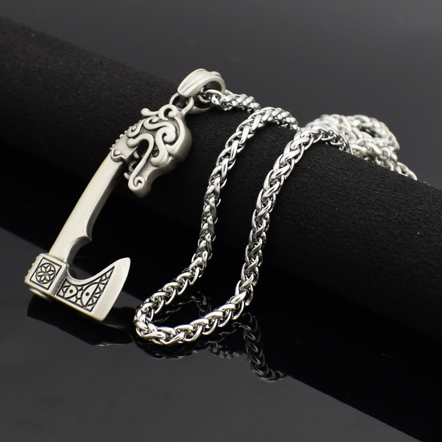 Mặt dây chuyền Rìu Viking Titan  P19369