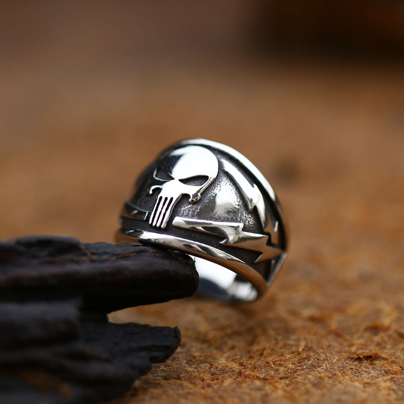Nhẫn Skull Gothic Titan R752 màu Bạc Thái
