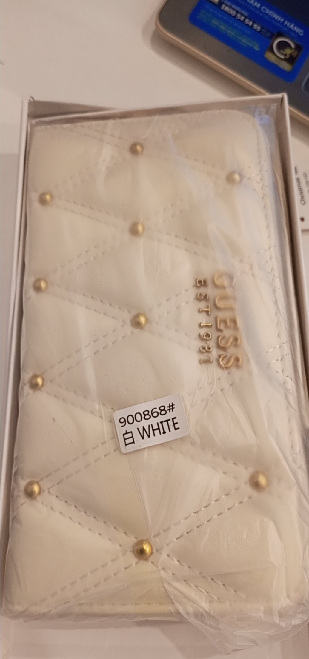 ví guess cầm tay