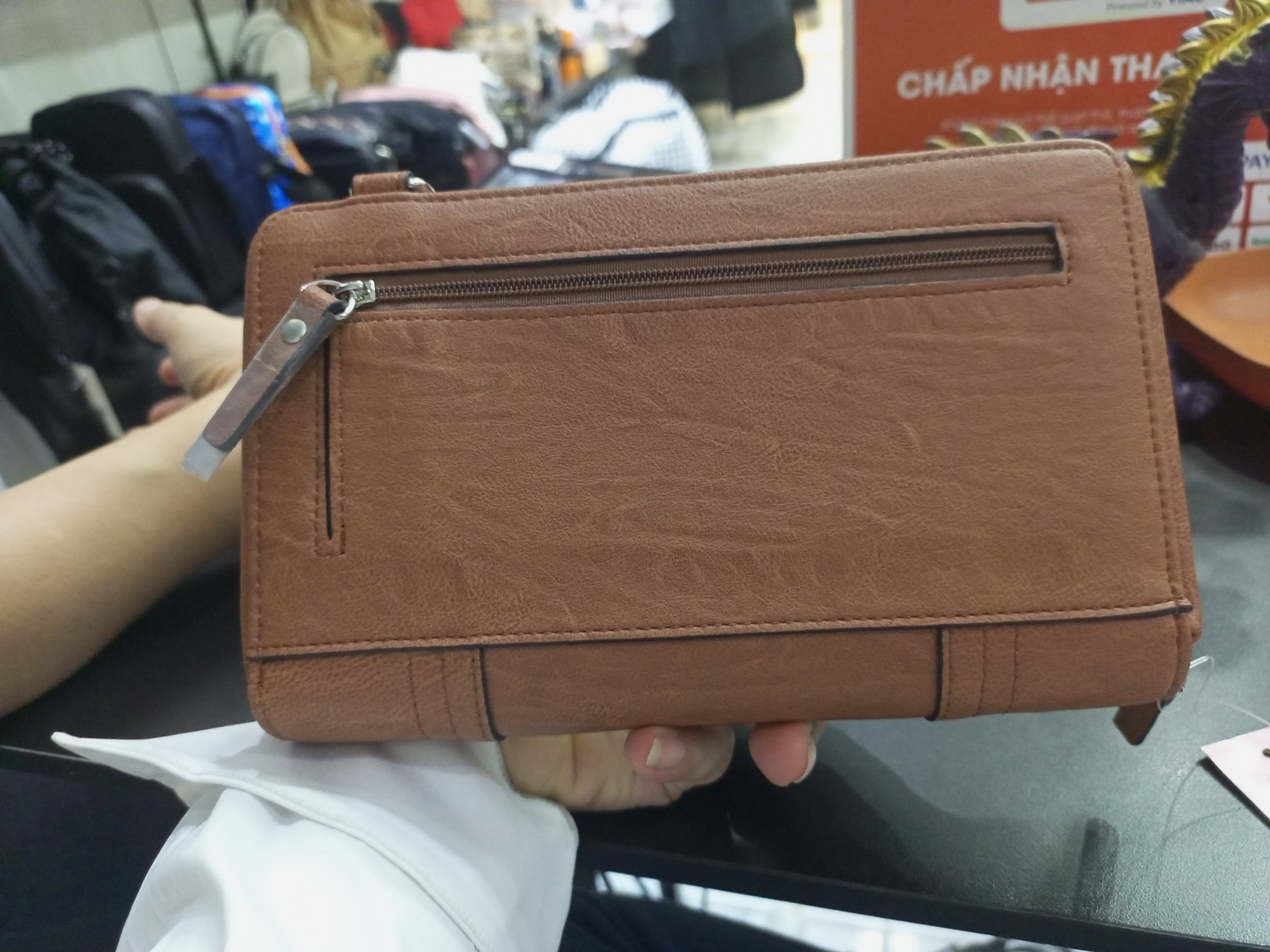 Ví cầm tay xuất khấu