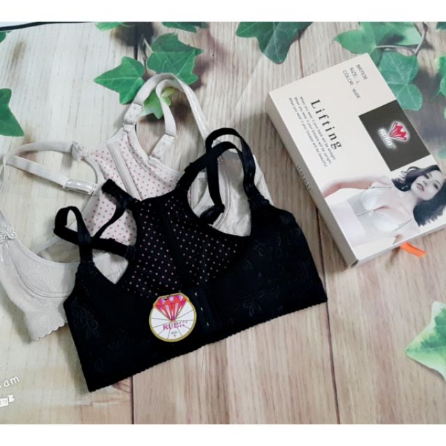 Áo nâng và định hình ngực, made in China