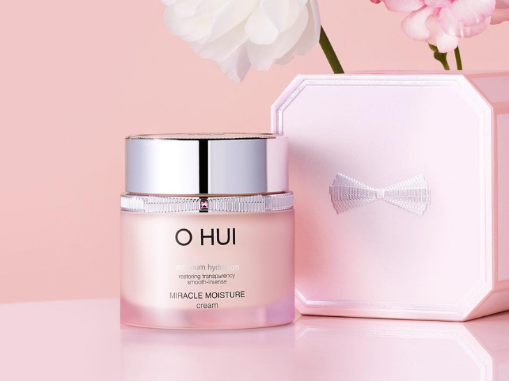 CÁCH SỬ DỤNG BỘ MỸ PHẨM OHUI MIRACLE MOISTURE SPECIAL MÀU HỒNG