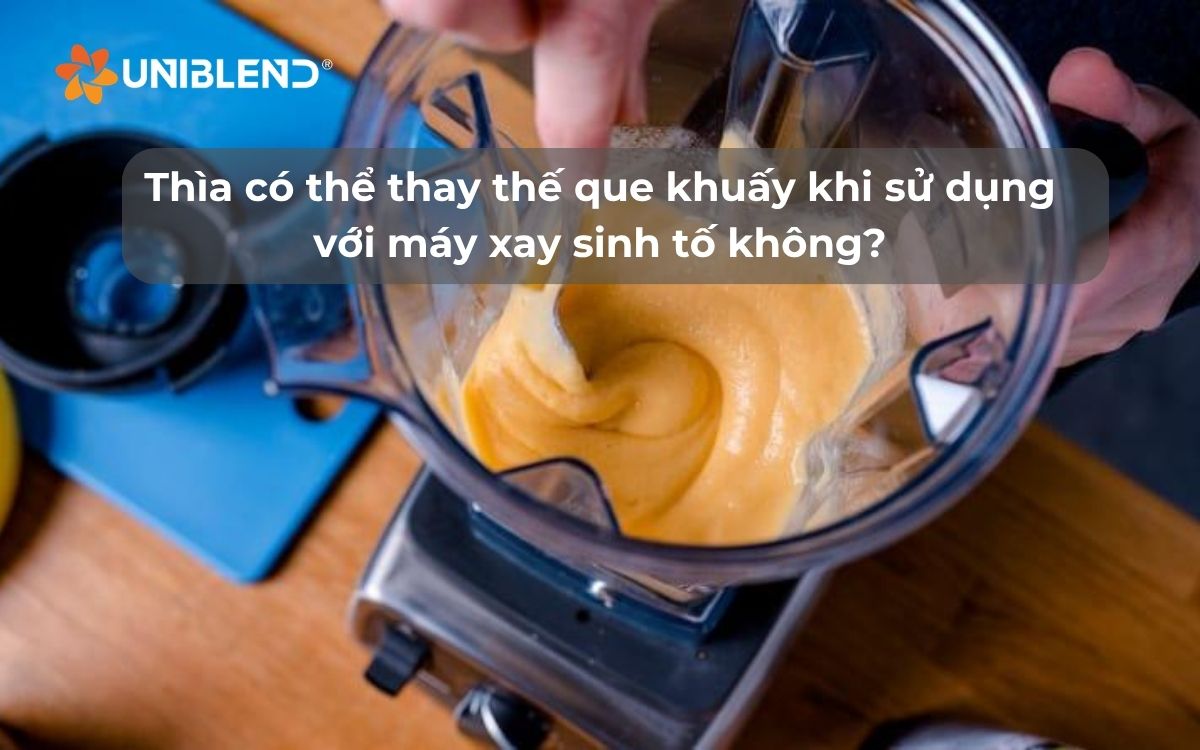Thìa có thể thay thế que khuấy khi sử dụng với máy xay sinh tố không?