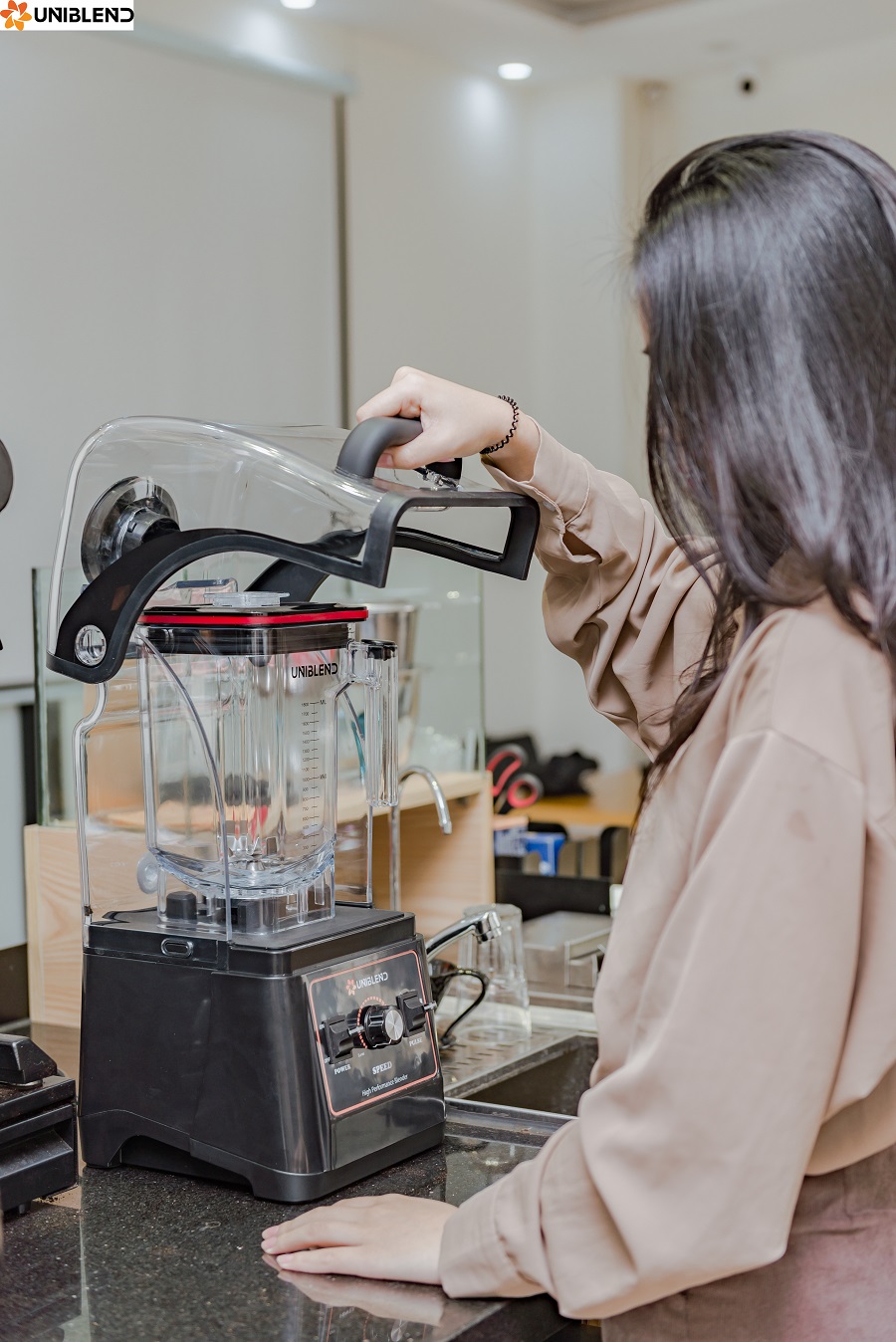 Hộp chống ồn máy xay sinh tố công nghiệp Uniblend