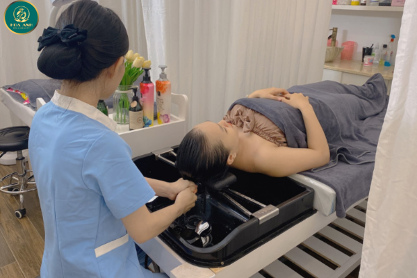 Khóa Học Gội Đầu Đông Y Trung Hoa – Bí Quyết Làm Đẹp Từ Gốc Rễ