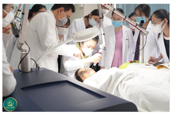 Khóa Học Sử Dụng Máy Công Nghệ Cao Trong Ngành Làm Đẹp